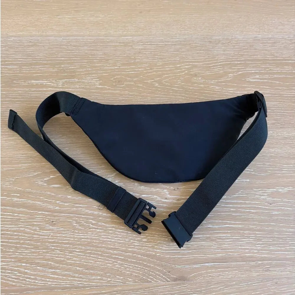 SKIMS x Nike Fanny Pack Bag Size OS in Black